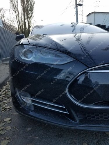Полировка задних фонарей Tesla Model S 2015